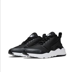 Woman’s Air Huarache Run Ultra